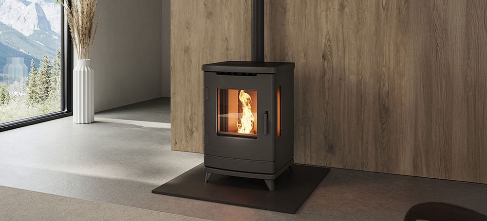Fenna von Nordic Fire im Wohnraum