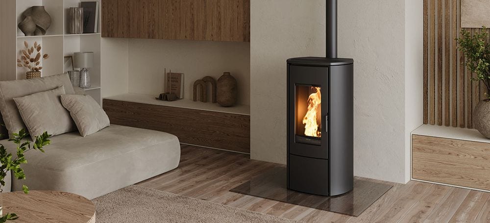 Ilvar 7 Stahl von Nordic Fire im Wohnraum